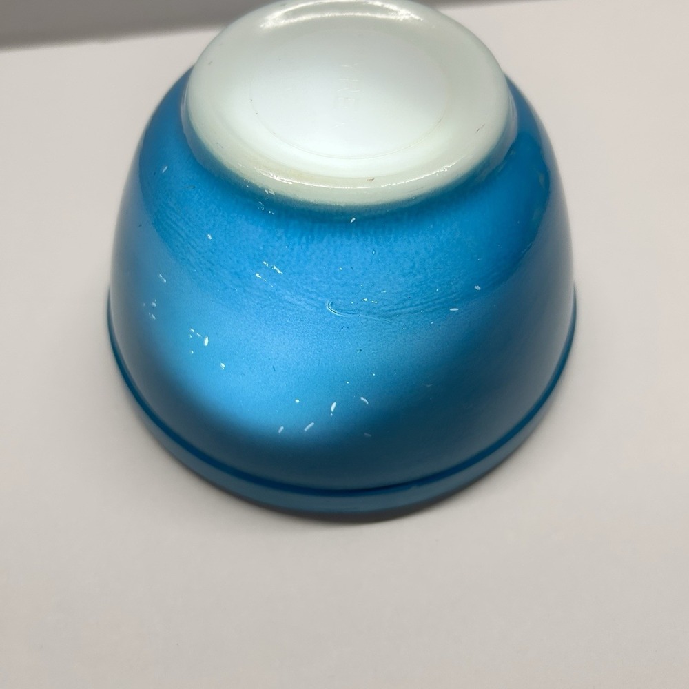Vintage Pyrex Small Mixing Nesting Primary Blue 6 Inches - Picture 9 of 16